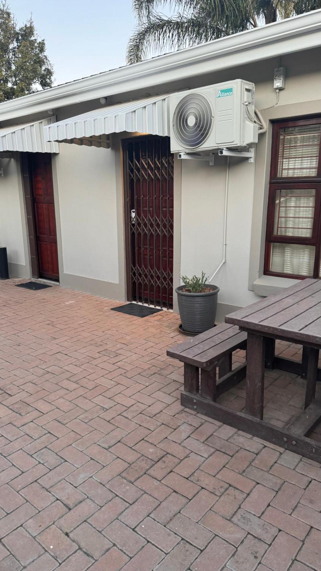 Upper Room Guesthouse Kirkwood Екстер'єр фото